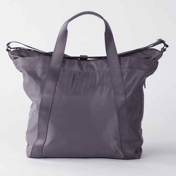 NWOT lululemon carry the day bag w/ heatproof pocket - size: 22L - color: magnum - Picture 2 of 7